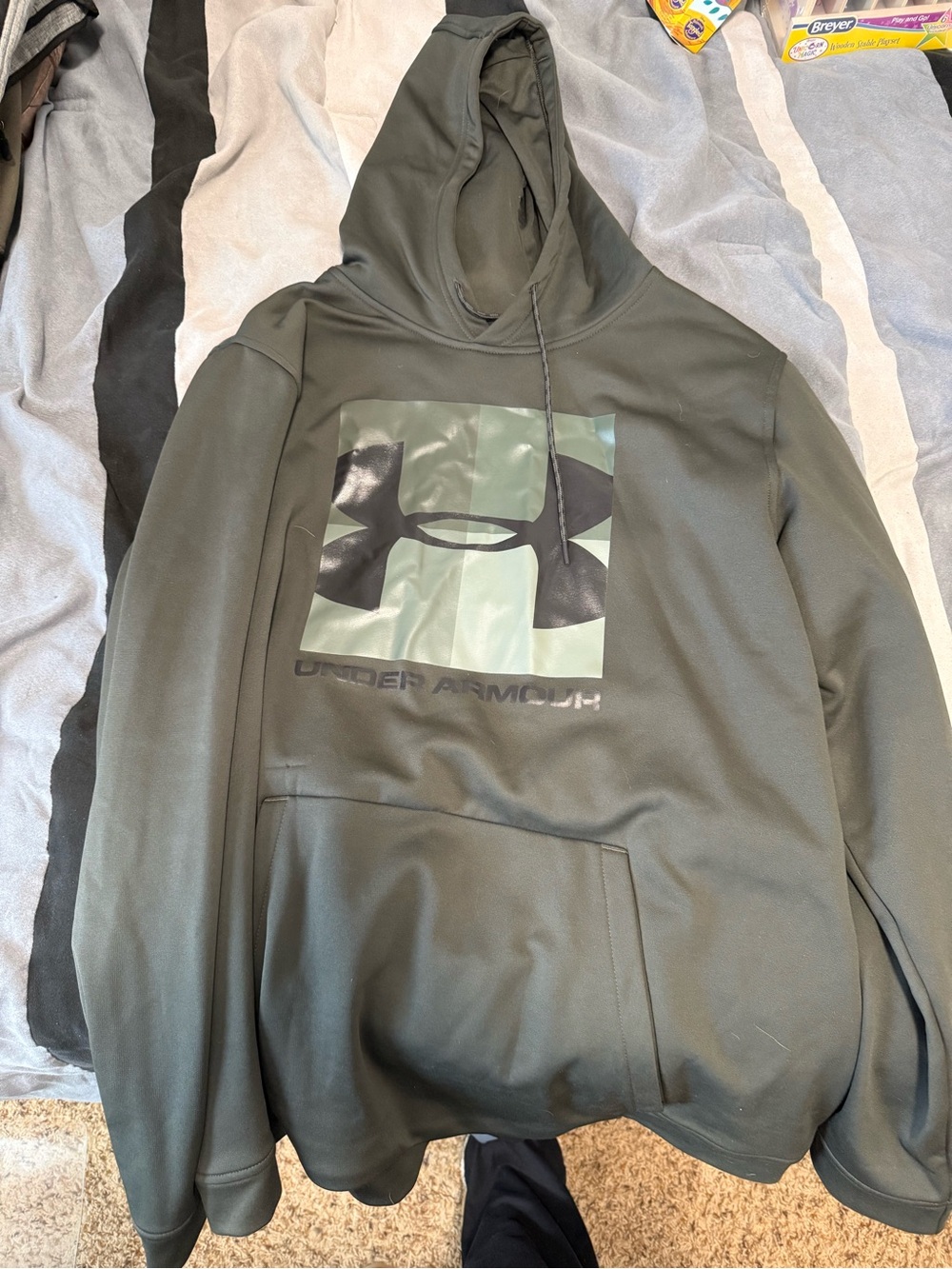 Under Armour Men’s Olive Green Crewneck Hoodie with Logo Graphic